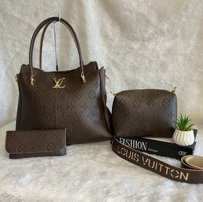 Bolsa Grande em Couro LV Elegance- Lançamento 2025 - A Procurada das Mulheres - PROMOÇÃO ANO NOVO + BRINDES EXCLUSIVOS (Carteira +Necessaire) Últimas Unidades!